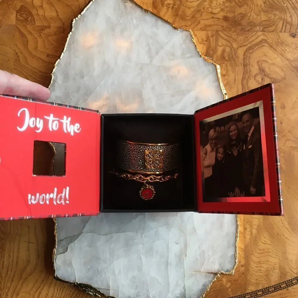 RUSTIC COTM December 2017 - comes w signature box!